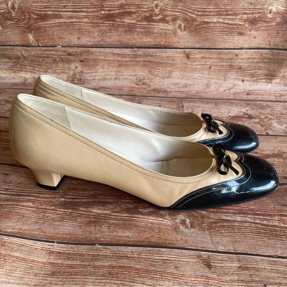 AUTHENTIC SALVATORE FERRAGAMO CLASSIC BLACK/TAN HIGH HEEL PUMPS SHOES SIZE 10 - Picture 2 of 16